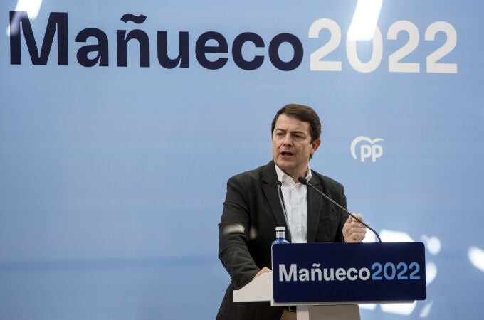 El candidato del Partido Popular de Castilla y León a las elecciones del 13 de febrero, Alfonso Fernández Mañueco, clausura el “Encuentro sobre Servicios Públicos”