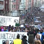 Varios manifestantes recorrieron las calles del casco histórico de Bilbao exigiendo la eliminación del pasaporte covid el pasado 22 de enero