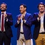 Pablo Casado, Juanma Moreno y Alfonso Fernández Mañueco