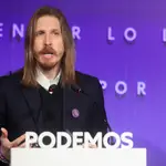 MADRID, 24/01/2022.- El portavoz de Podemos, Pablo Fernández, ofrece este lunes una rueda de prensa en Madrid. EFE/ Fernando Alvarado