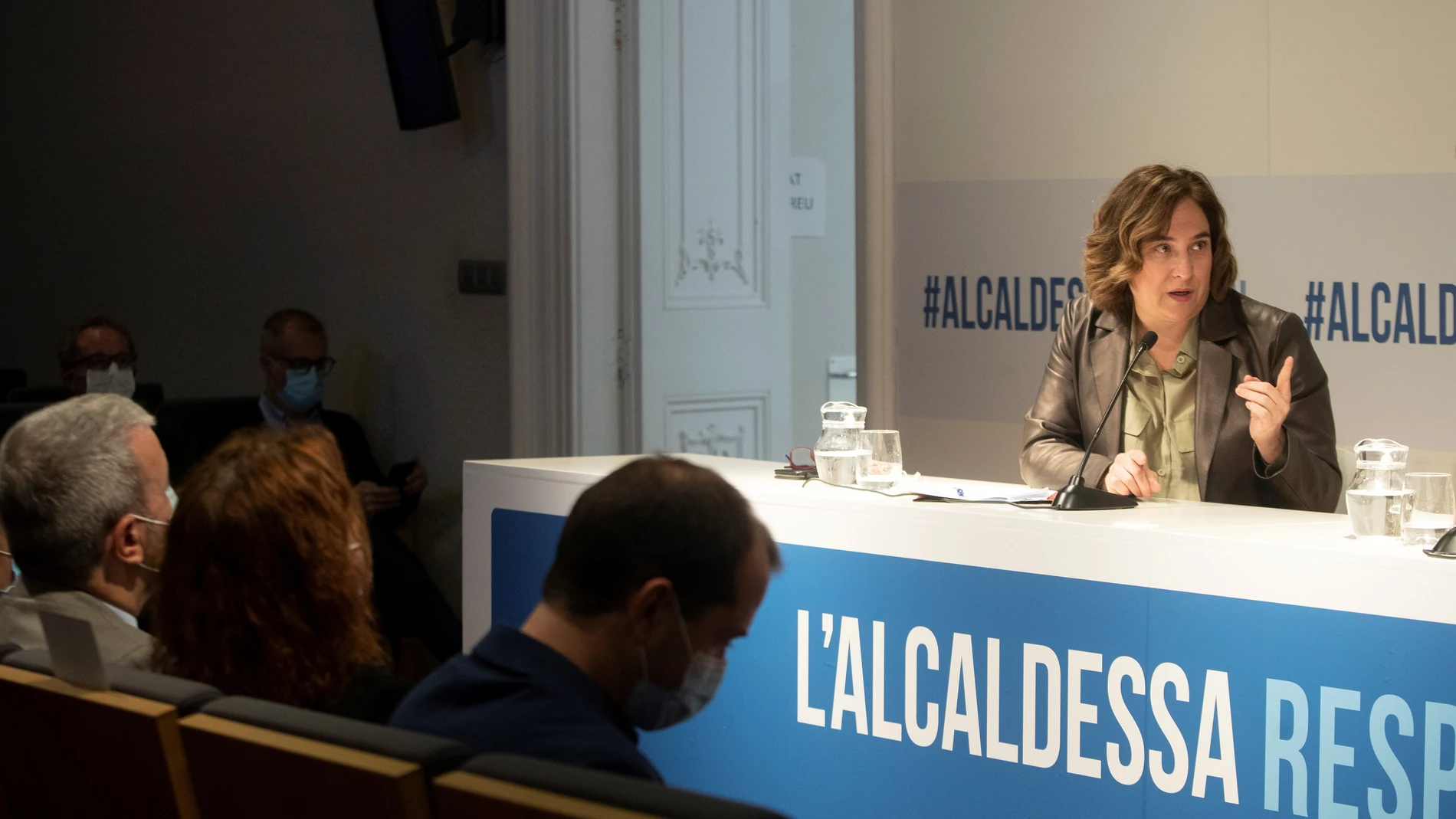 La alcaldesa de Barcelona, Ada Colau, participa en el tradicional encuentro anual con los medios de comunicación en el Colegio de Periodistas
