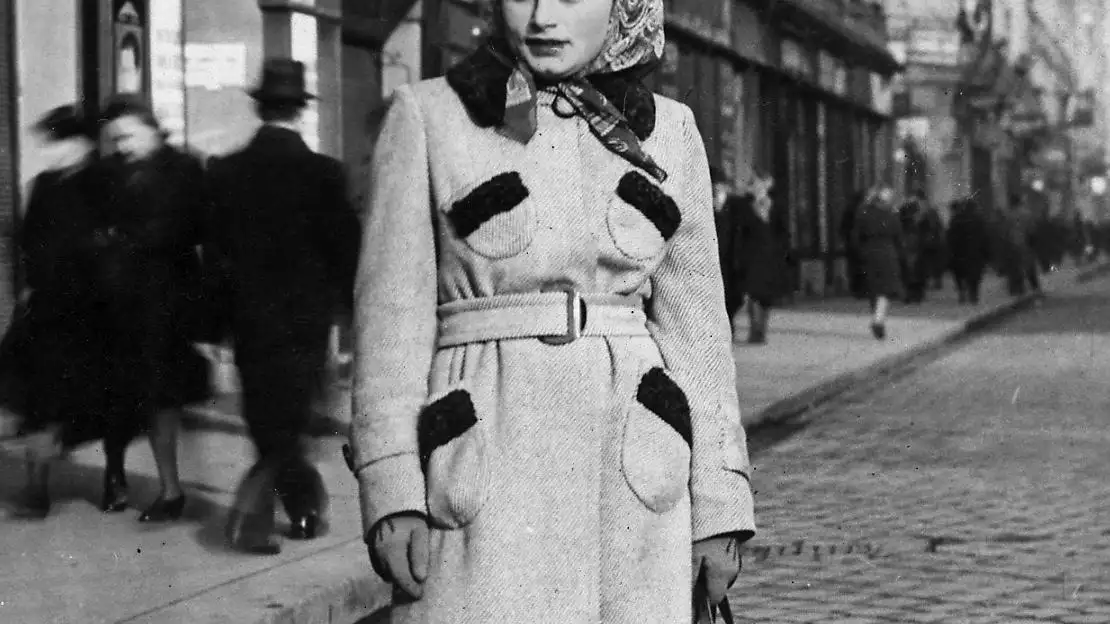 Imagen de Renia Kulkielka (mensajera del movimiento juvenil Libertad de Bedzin) en Budapest, en 1944