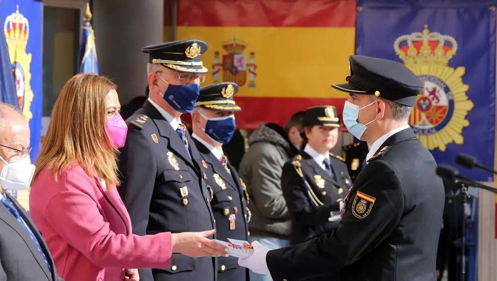 La delegada del Gobierno en Castilla y León, Virginia Barcones, preside el juramento o promesa de diez nuevos oficiales de Policía Nacional que estaban destinados en las provincias de Burgos (3), Soria (3), Valladolid (2) y Zamora (2)