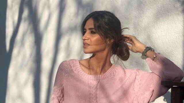 Sara Carbonero con conjunto rosa.
