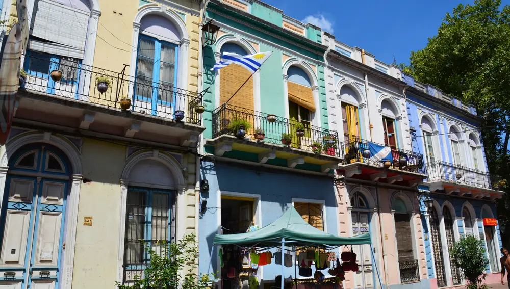 Las calles de Montevideo esconden construcciones coloniales de gran belleza