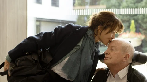 Un fotograma de "Todo ha ido bien" con Sophie Marceau y André Dussolier