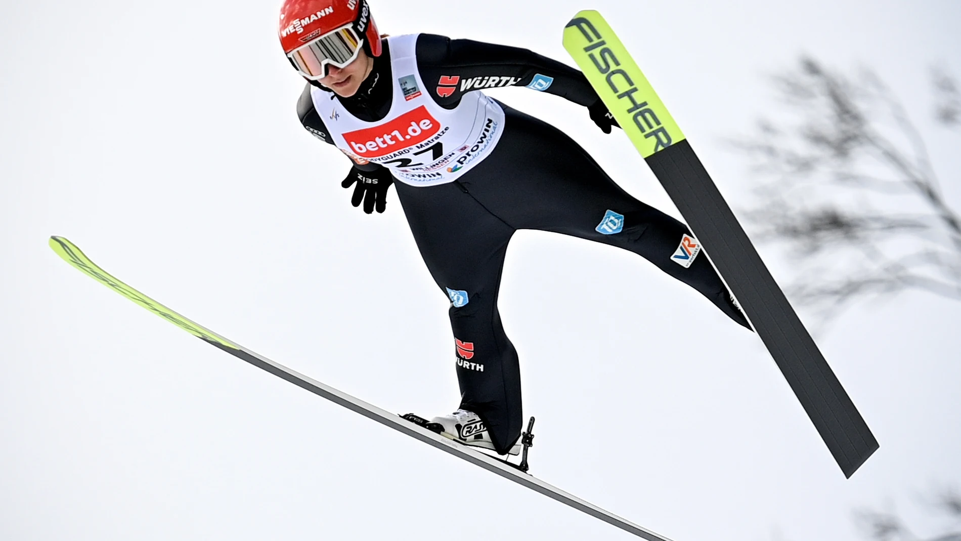 Willingen (Germany), 28/01/2022.- La alemana Katharina Althaus durante la ronda de clasificación de la competición individual femenina en la Copa del Mundo de Salto de Esquí FIS en Willingen, Alemania. EFE/EPA/SASCHA STEINBACH