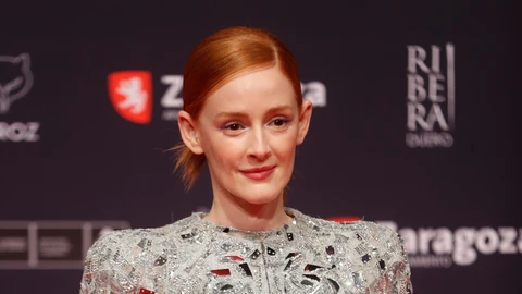 La actriz Ana Polvorosa posa a su llegada a la alfombra roja de la 9ª edición de los Premios Feroz 2022.