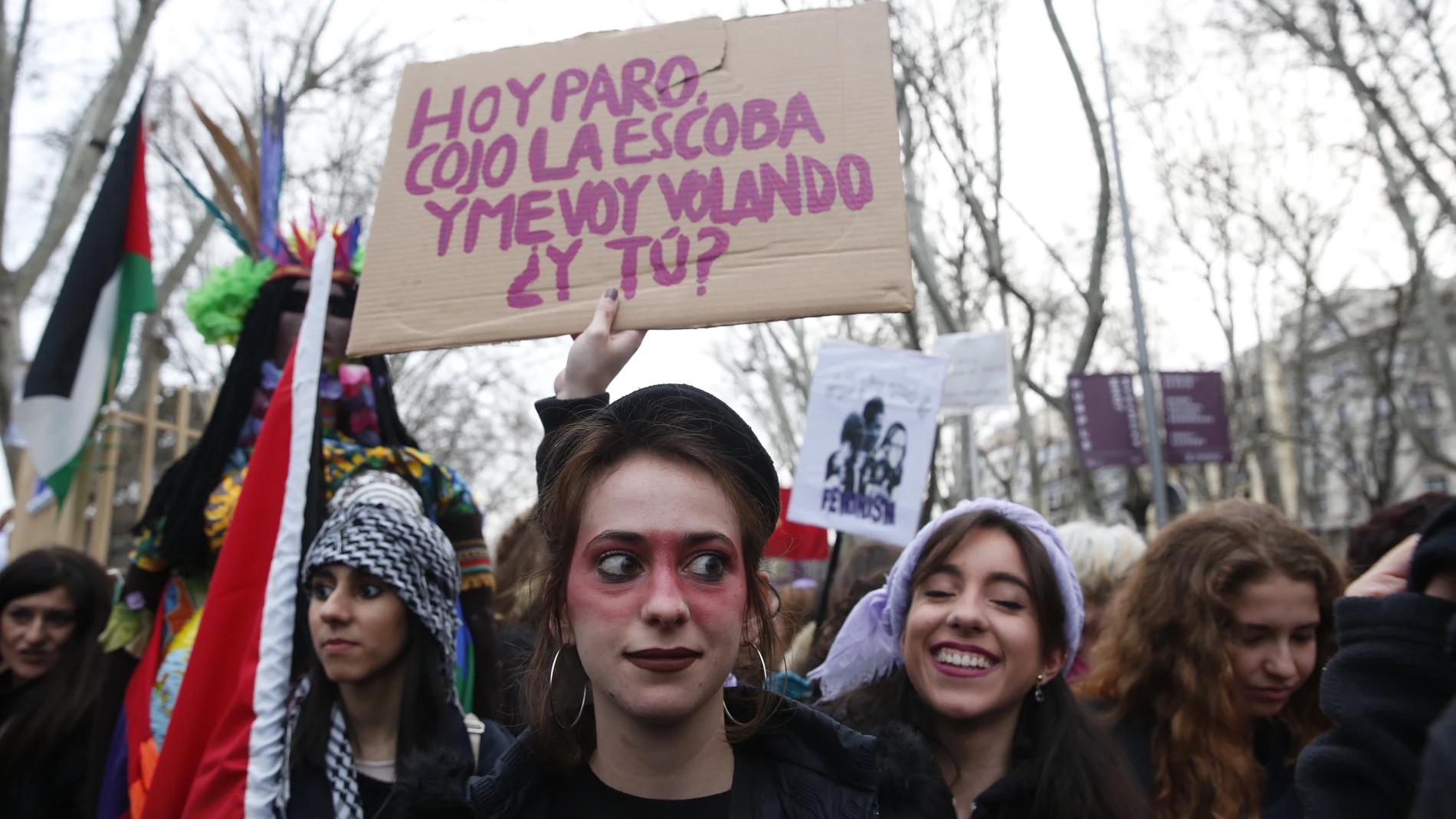 La izquierda «woke» ha sumado a las brujas a su simbología @ JESUS G. FERIA. 08-03-2018.