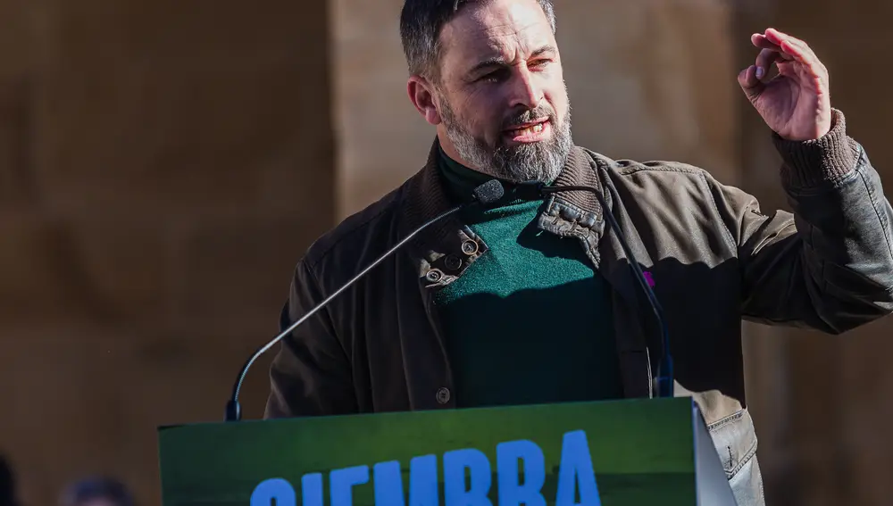 El presidente de Vox, Santiago Abascal, interviene en un acto electoral en la Plaza Mayor de Soria