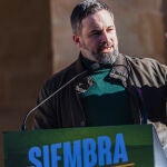 El presidente de Vox, Santiago Abascal, interviene en un acto electoral en la Plaza Mayor de Soria