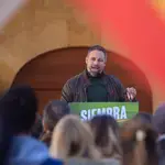 SORIA, 30/01/2022.- El presidente de VOX, Santiago Abascal, interviene durante el acto de su partido celebrado este domingo en la Plaza Mayor de Soria. EFE/ Wifredo García
