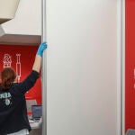 Una enfermera en el vacunódromo instalado en la Ciutat de Les Arts i les Ciències,