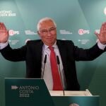 El primer ministro portugués, António Costa, promete diálogo a la oposición tras cosechar la primera mayoría absoluta socialista desde 2005