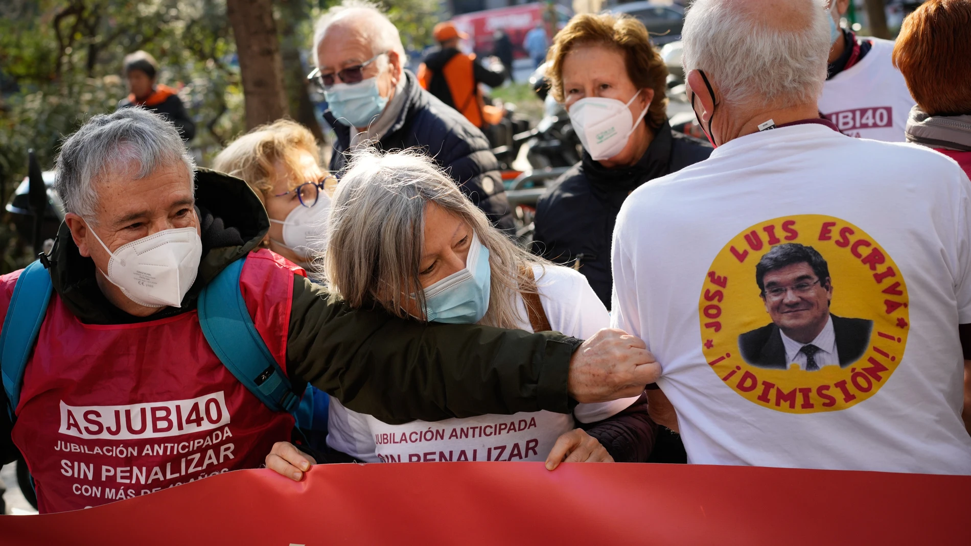 Manifestación de pensionistas en el centro de Barcelona a 31 de enero de 2022. En la imagen, miembros de Asjubi40