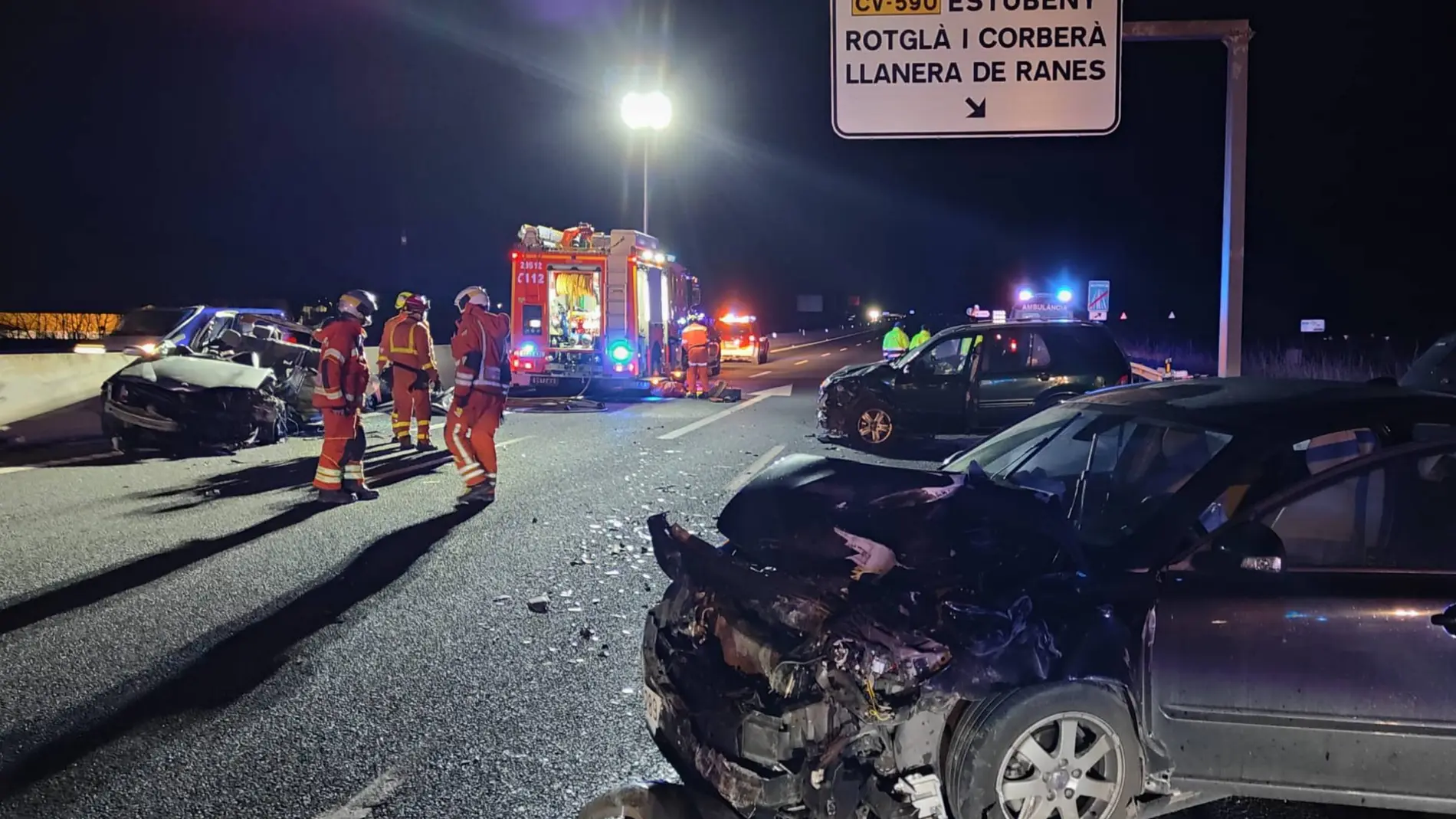 Las cuatro personas que resultaron heridas de diversa consideración en el accidente múltiple ocurrido anoche en Rotjà i Corberà