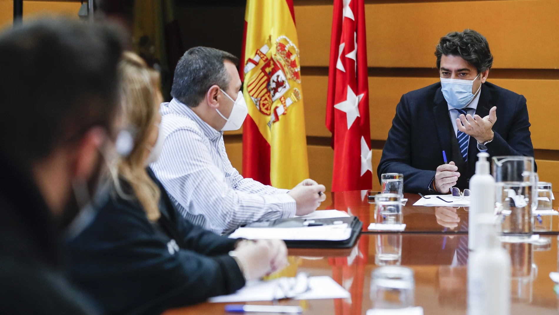 El consejero de Transportes e Infraestructuras, David Pérez, se reúne con afectados por la Línea 7B en San Fernando de Henares COMUNIDAD DE MADRID 25/01/2022