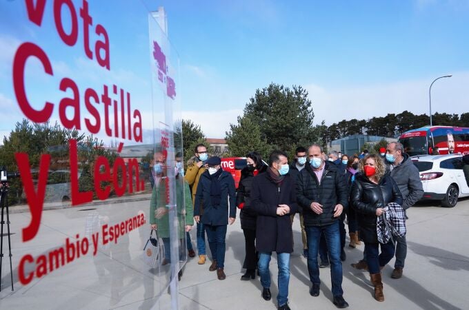 El candidato del PSOE a la Presidencia de la Junta, Luis Tudanca, visita Duruelo de la Sierra (Soria)