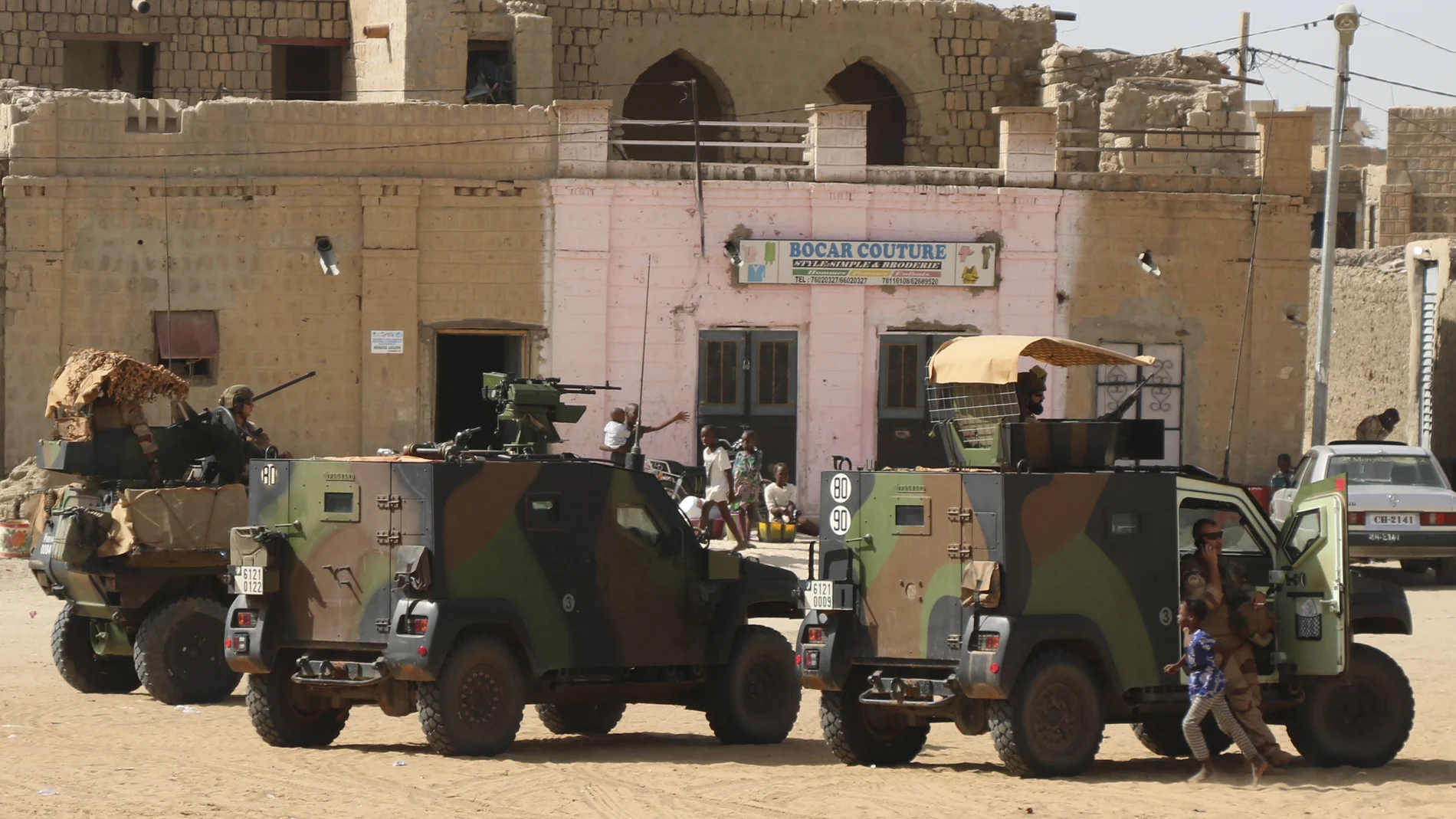 Fuerzas militares francesas patrullan las calles de Tombuctú (Mali) el pasado septiembre