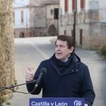 El candidato del Partido Popular de Castilla y León a la Presidencia de la Junta, Alfonso Fernández Mañueco, en Aguilar de Campoo