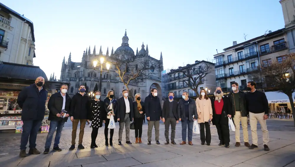 Paseo por Segovia de los representantes del PP