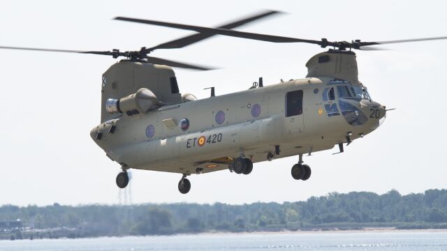 Primer helicóptero Chinook modernizado a la versión F del Ejército de Tierra