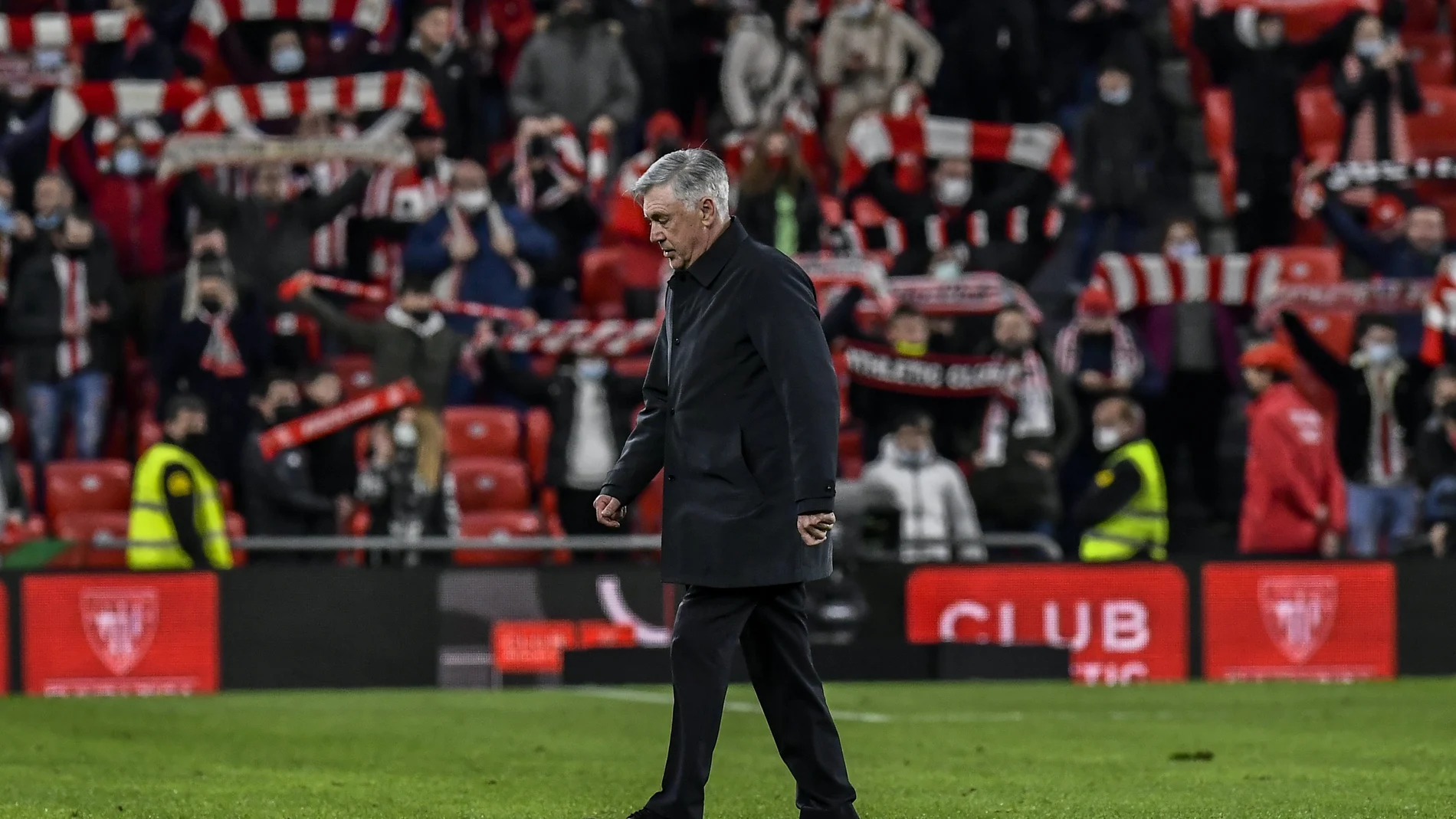 Carlo Ancelotti se va de San Mamés tras la derrota ante el Athletic