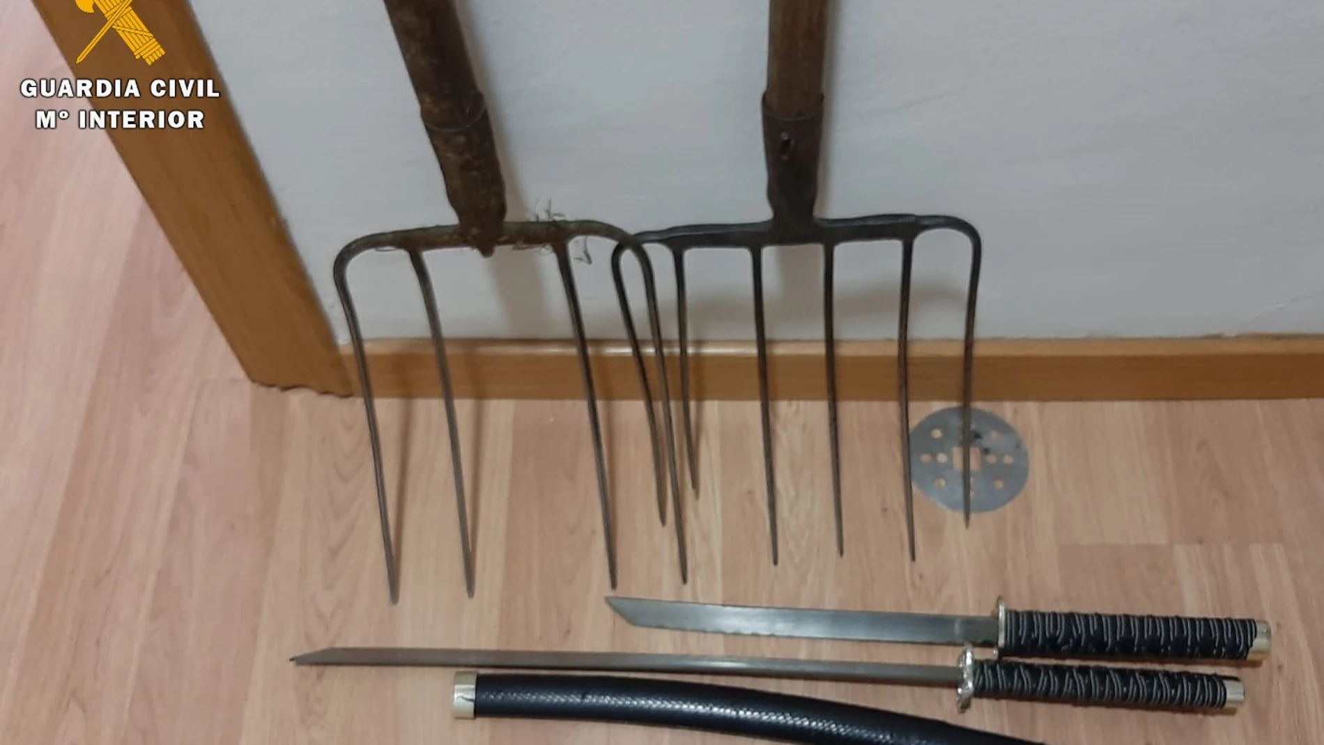 Algunas de las armas incautadas en la reyerta