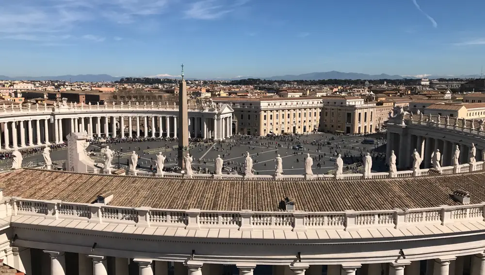 La plaza de San Pedro y la columnata de Bernini desde la terraza del palacio del Santo Oficio