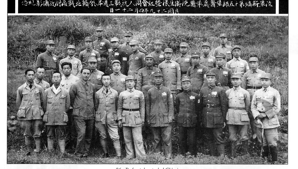 David Iancu en el frente central de China con su equipo de la 15.ª división, en abril de 1940