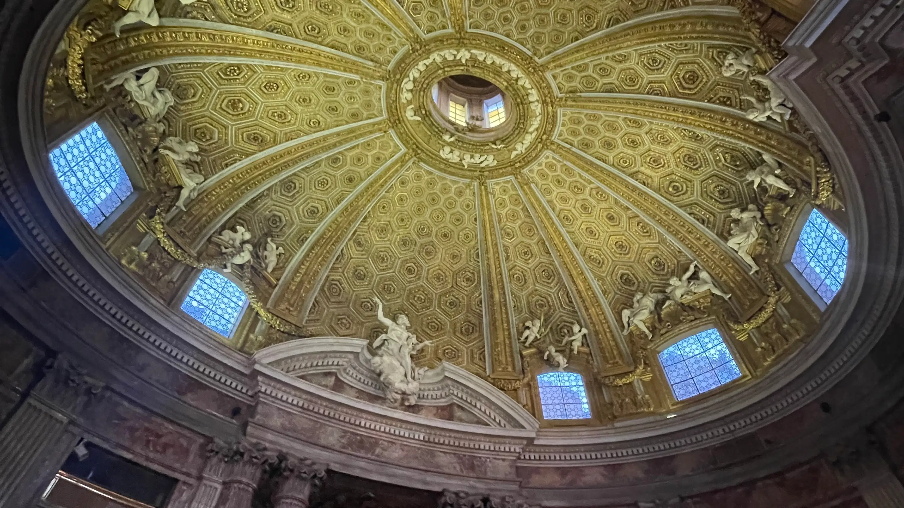 Interior de la iglesia Sant'Andrea del Quirinale realizada por Bernini