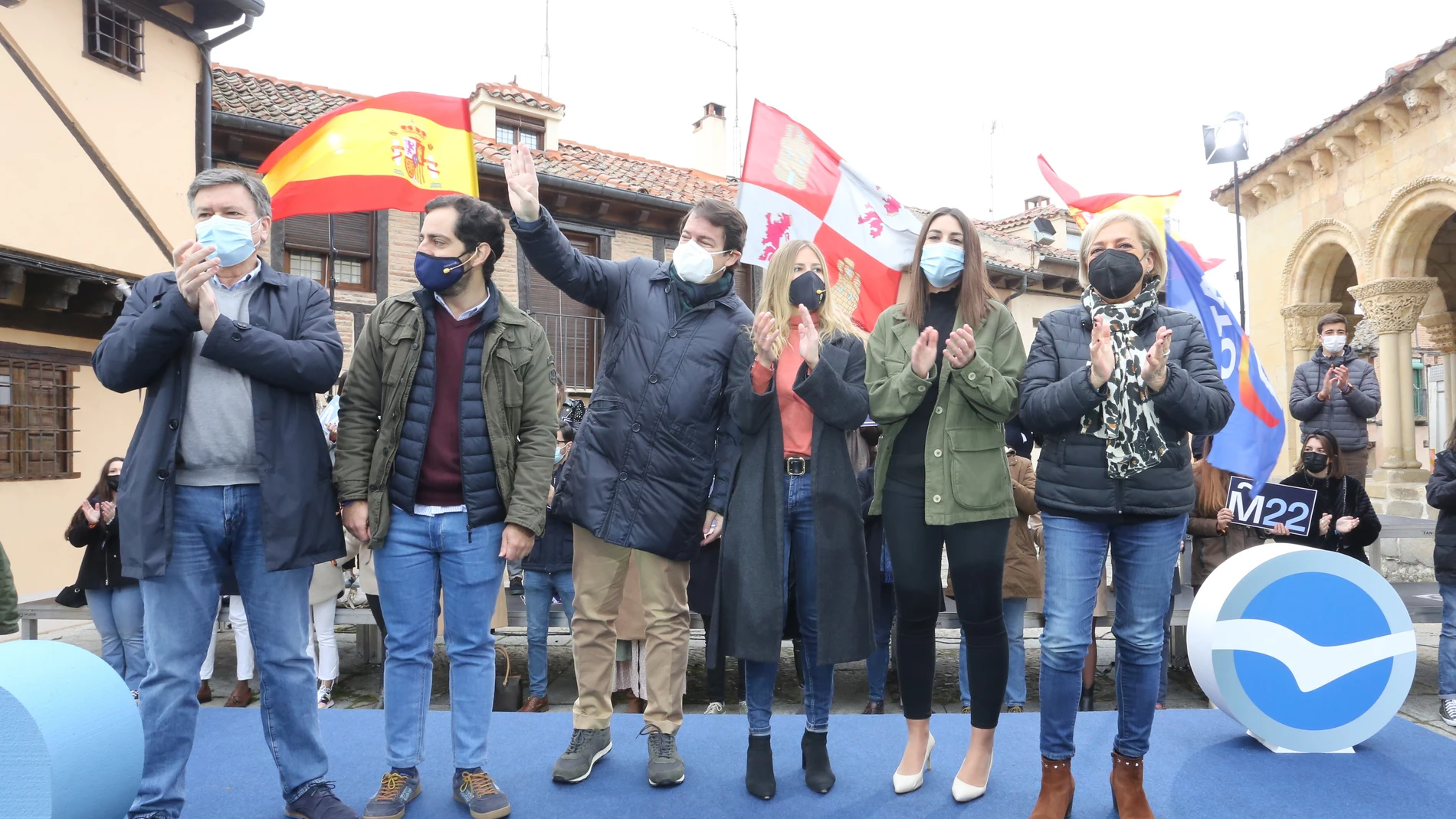 El candidato del Partido Popular a la Presidencia de la Junta, Alfonso Fernández Mañueco, celebra un acto joven junto a la presidenta de Nuevas Generaciones, Beatriz Fanjul; el portavoz del PP en el Senado, Javier Maroto; el cabeza de lista por Segovia, Francisco Vázquez; y el presidente de Nuevas Generaciones en Castilla y León, Eduardo Carazo