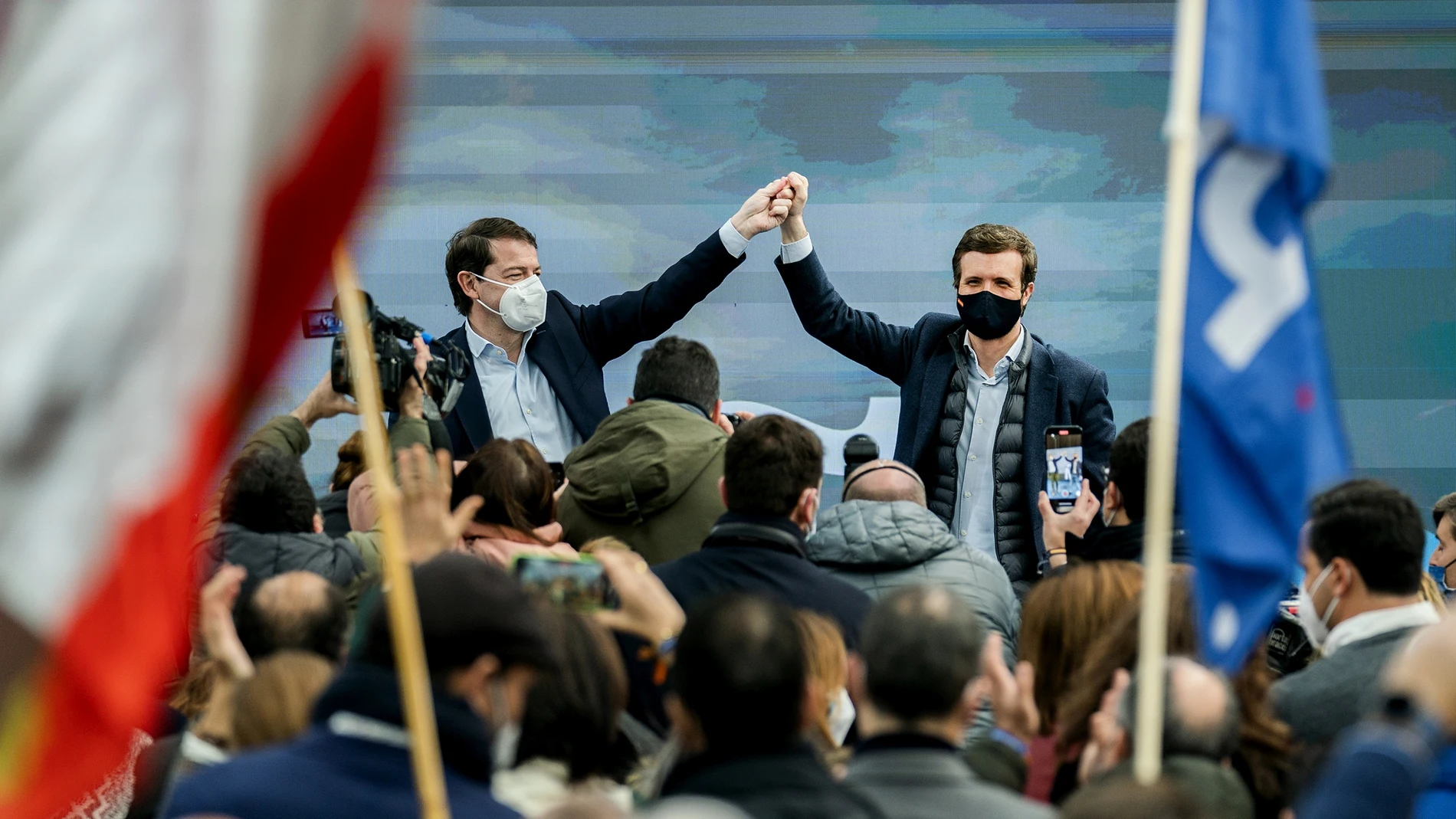 El presidente de PP, Pablo Casado y el candidato a la presidencia de la Junta de Castilla y León, Alfonso Fernández Mañueco participan en Palencia en un mitin electoral