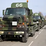 Vehículos de la 82 división aerotransportada del ejército de Estados Unidos se despliegan en Polonia.