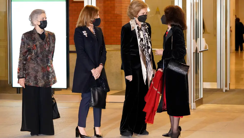La Reina Sofía y su hermana, Irene de Grecia, llegan al Auditorio Nacional. Europa Press
