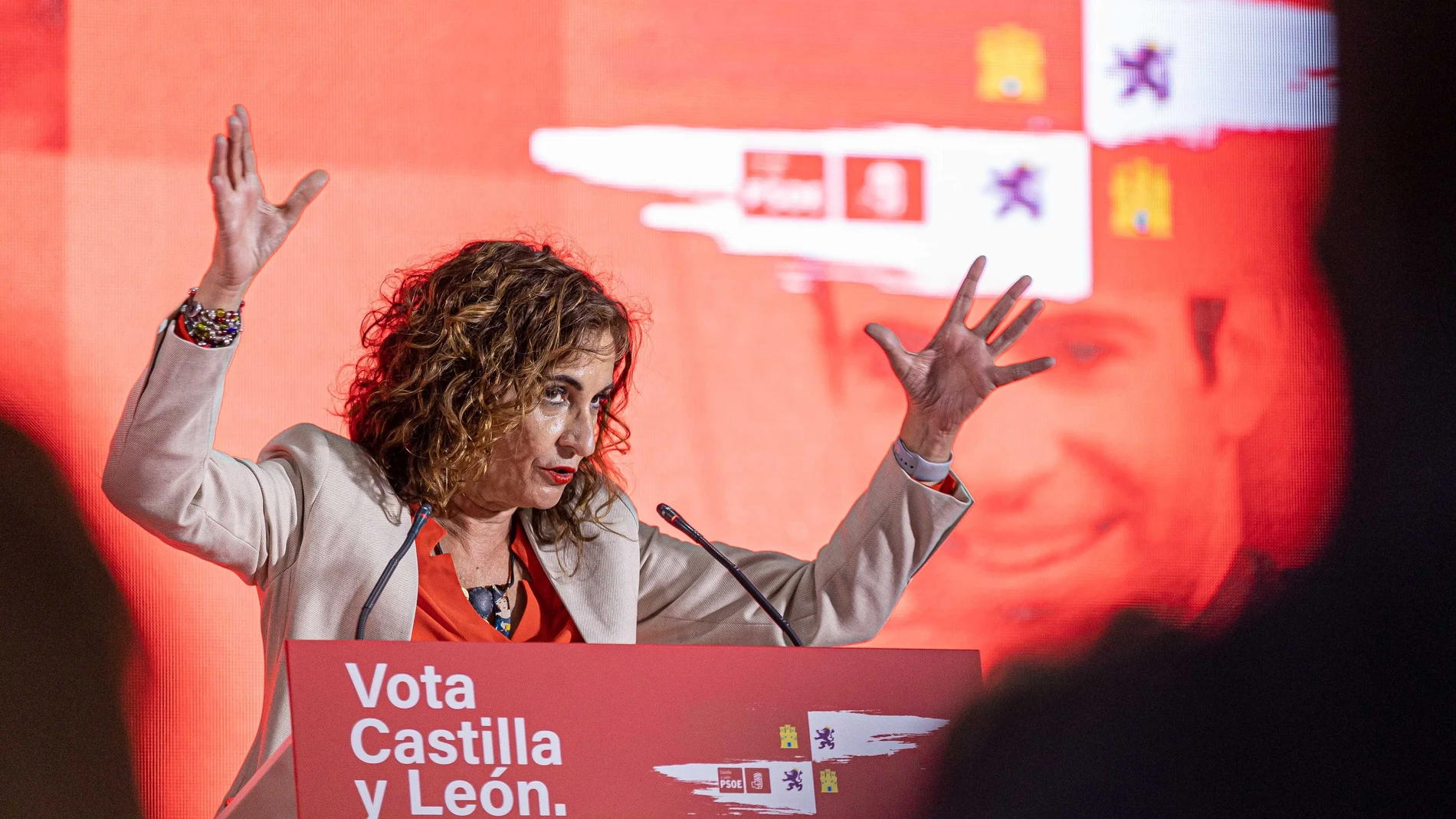 La ministra de Hacienda, María Jesús Montero, participa en un mitin en Miranda de Ebro