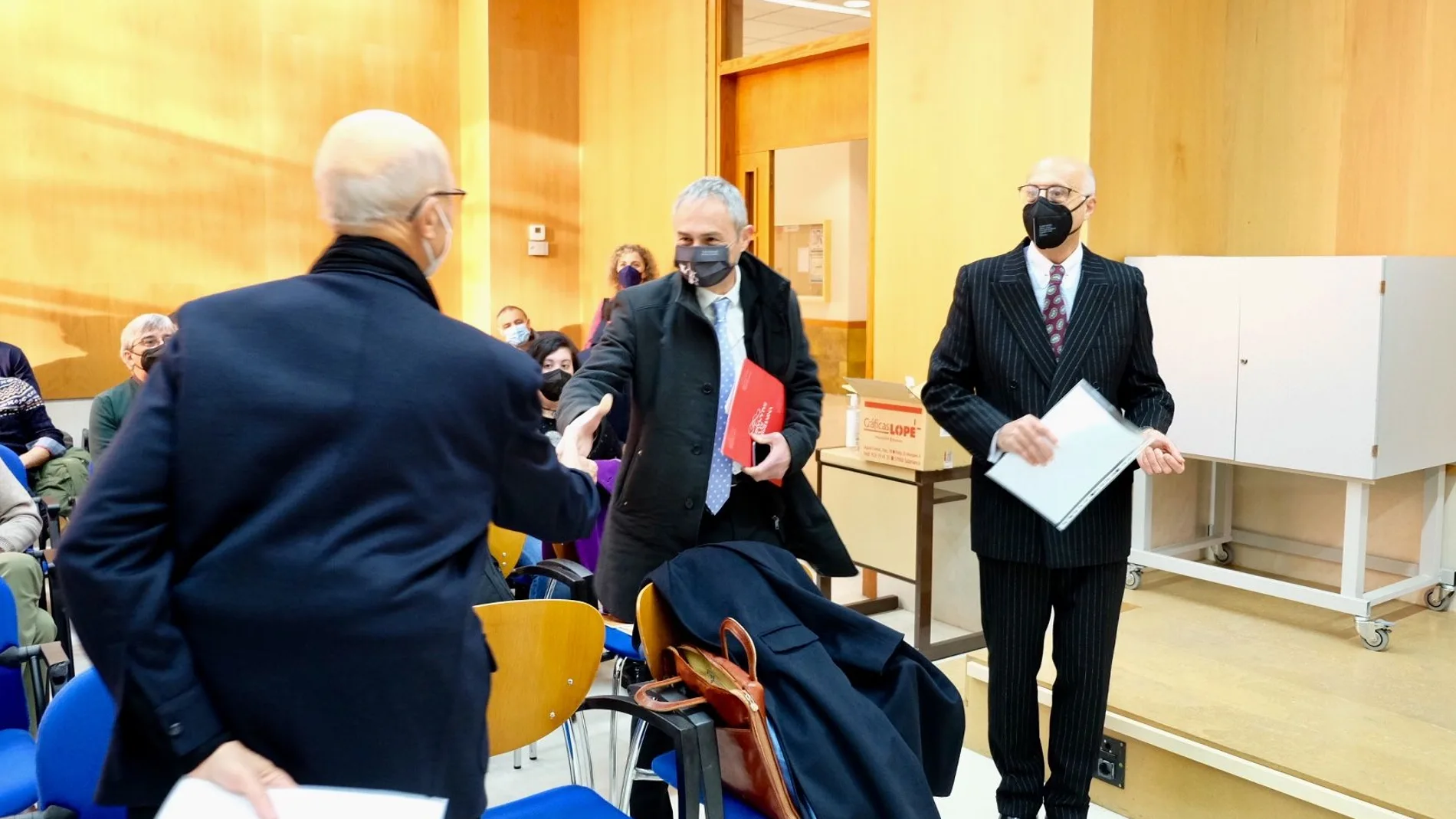 El rector de la Universidad de Salamanca, Ricardo Rivero, inaugura el simposio internacional 'El pensamiento vivo en la escuela de Salamanca