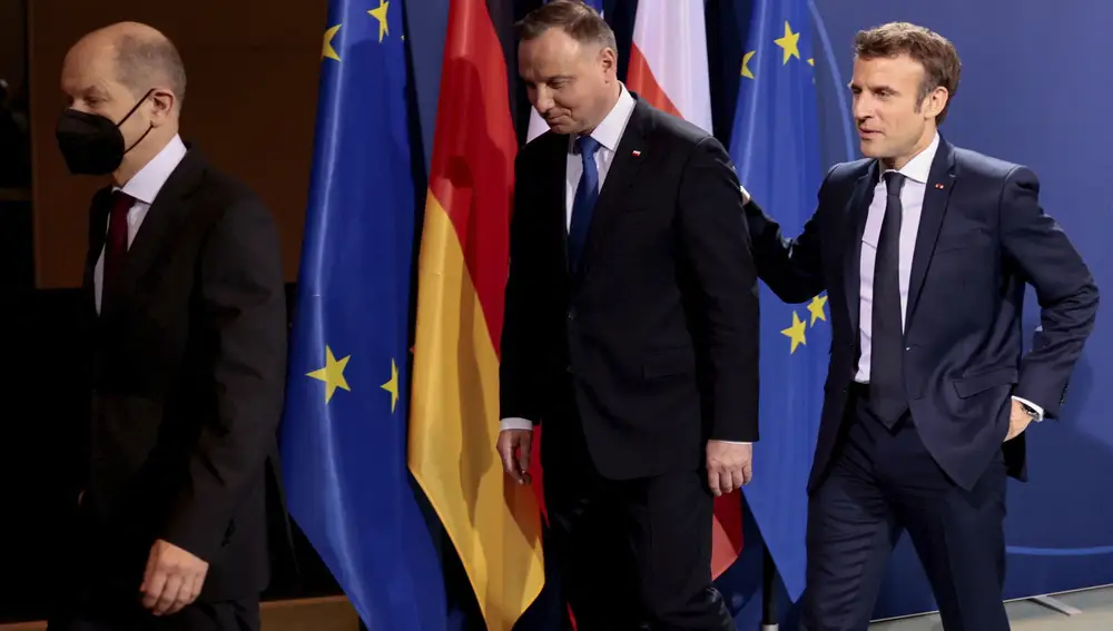 Olaf Scholz, Andrzej Duda y Emmanuel Macron, antes de su reunión a tres