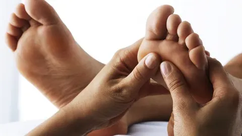El colesterol puede provocar problemas circulatorios que se manifiestan en los pies, por ser las zonas más alejadas del corazón