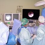 Esta nueva técnica implantada en el Clínic para la cirugía de la litiasis renal es igual de efectiva que la estándar, pero resulta menos invasiva