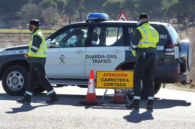 La Guardia Civil realiza mediciones en la carretera de Traspinedo para descartar un atropello