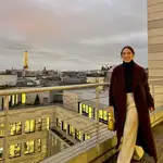 Tamara Falcó rodando con Netflix en París.