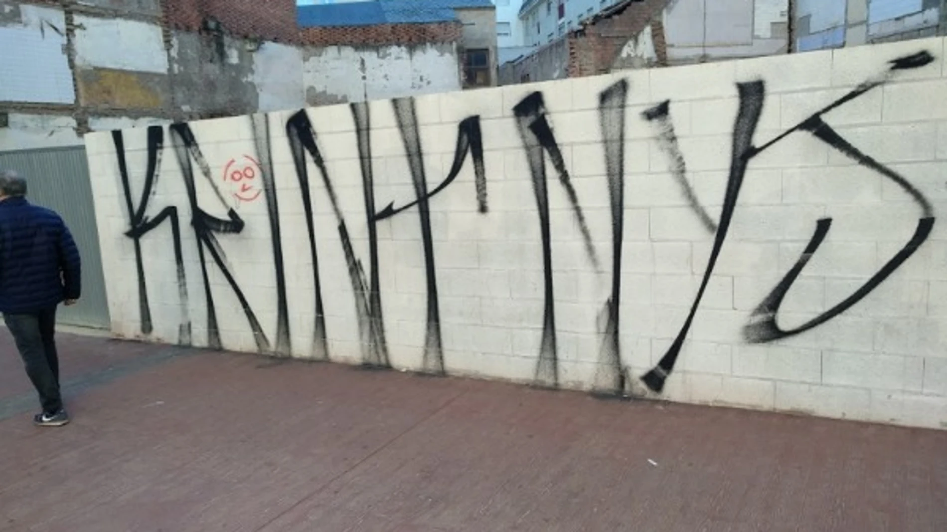 Graffitis realizados por el menor en Ponferrada