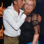 José Luis Losa y su mujer durante la fiesta por el final del programa 'Supervivientes'