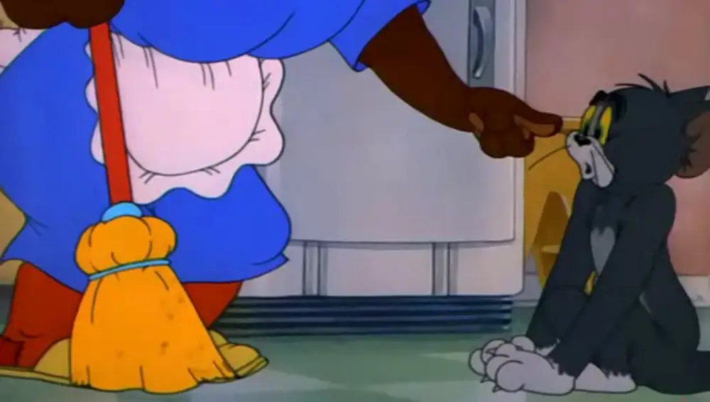 Escena de Tom y Jerry donde aparece &quot;Mammy Two Shoes&quot;