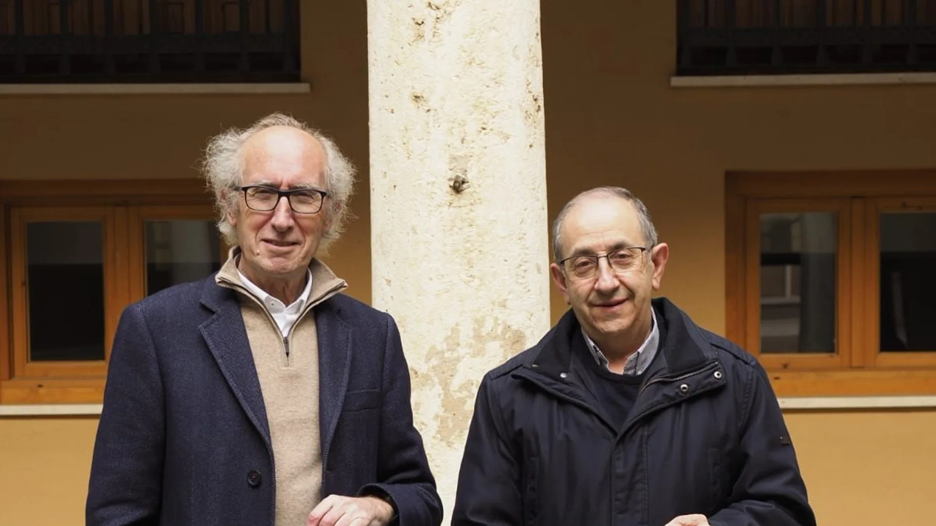 El consiliario de Manos Unidas de Valladolid, José María Gil.Gil y el presidente de la junta rectora de Manos Unidas Valladolid, José María Borge, presentan la campaña