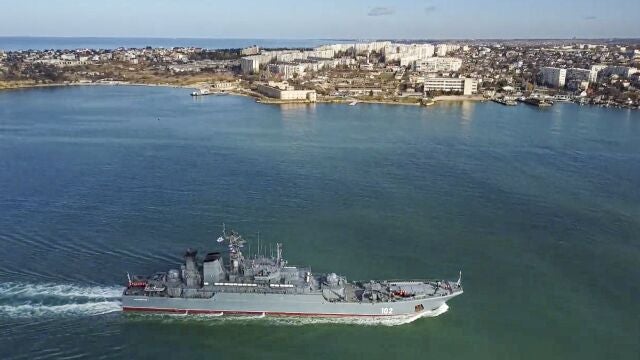 RIA dijo que más de 30 barcos rusos han salido de los puertos de Sebastopol y Novorossiisk “de acuerdo con los planes de los simulacros” cerca de Crimea