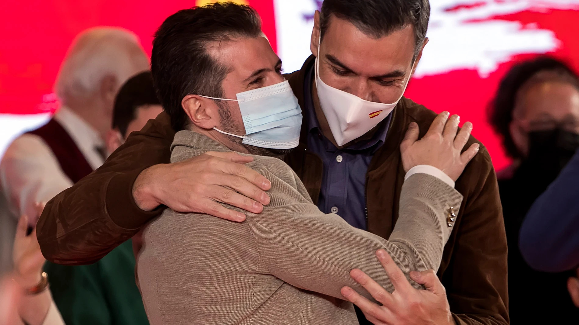 El presidente del Gobierno, Pedro Sánchez, y el candidato del PSOE a la Presidencia de la Junta, Luis Tudanca, en un acto en Burgos, durante la campaña