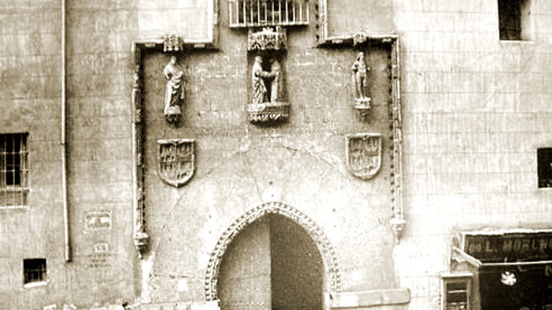 Puerta del Hospital de La Latina
