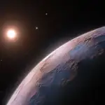 Representación artística de Próxima d orbitando la estrella enana roja Próxima Centauri. Al fondo, otros dos planetas: Próxima b y Próxima c.
